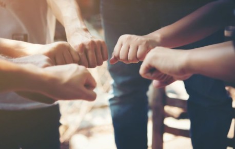 Искусство доверия: как построить настоящие отношения в мире недоверия