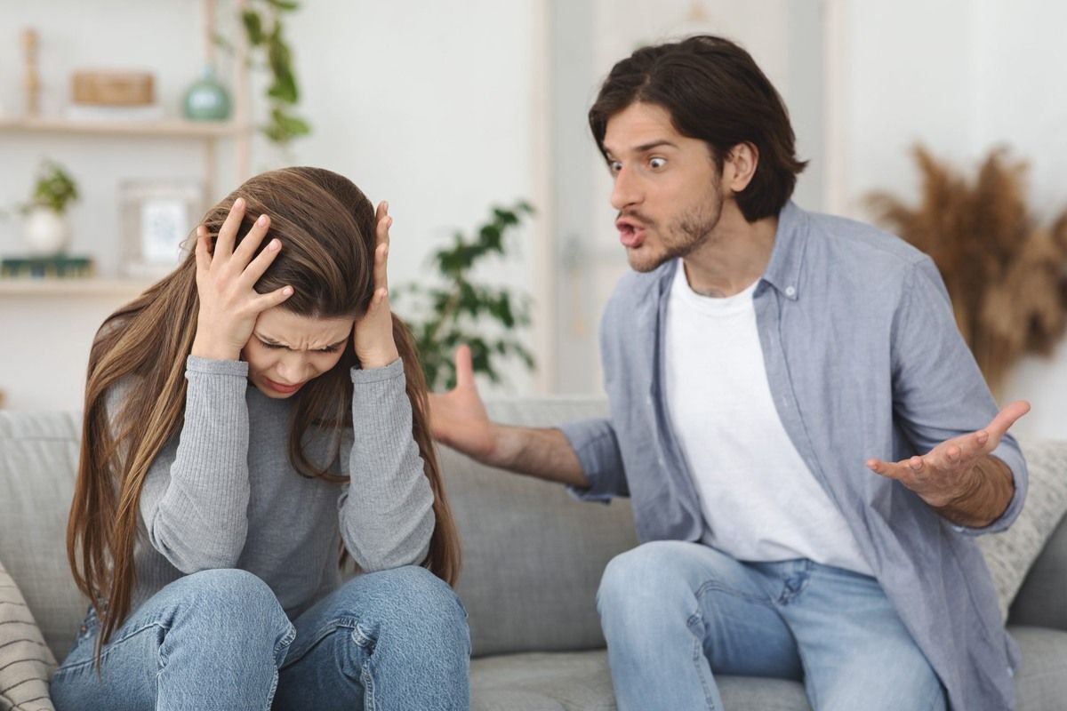 Как выявить эмоциональные манипуляции в отношениях