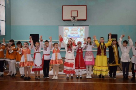 Традиции и дружба: вдохновляющий фестиваль культур в школе № 8