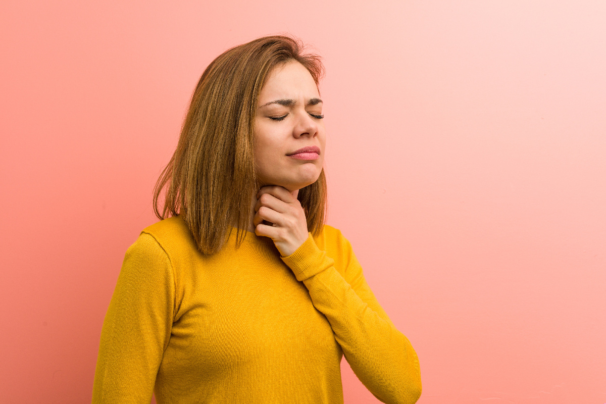 Ком в горле: как тревога вызывает этот пугающий симптом