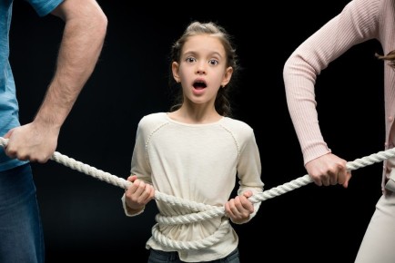 Психология созависимости: как детские травмы формируют наши отношения