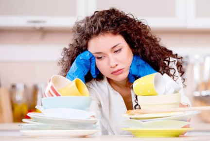 Почему современные женщины продолжают выполнять функции жён без официального статуса