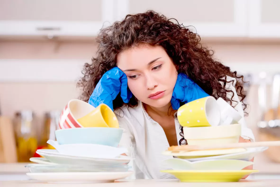 Почему современные женщины продолжают выполнять функции жён без официального статуса