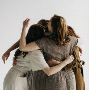 Как находить силу в женском единстве