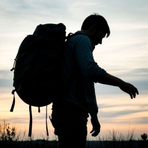 Боль между лопатками: непростая ноша за спиной